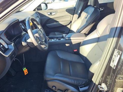 Used 2025 Volvo XC60 B5 Core image 2