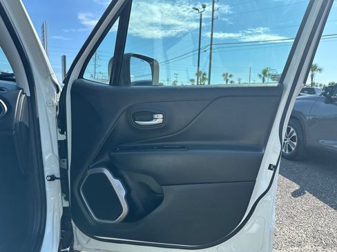 Used 2023 Jeep Renegade Latitude AWD/4WD image 19