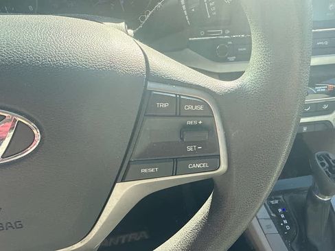 Used 2017 Hyundai Elantra SE FWD image 11