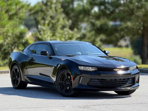Used 2017 Chevrolet Camaro LT RWD image 13
