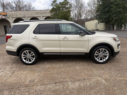Used 2018 Ford Explorer XLT w/ Equipment Group 202A image 22