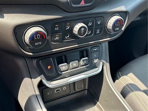 Certified 2020 GMC Terrain SLE w/ Driver Convenience Package AWD/4WD image 16