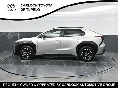 Used 2025 Toyota bZ4X FWD image 9