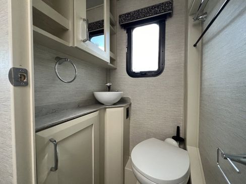 Used 2020 Mercedes-Benz Sprinter 3500 image 27