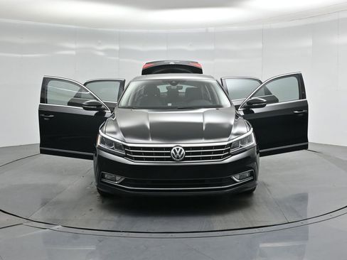 Used 2016 Volkswagen Passat 3.6 SEL Premium image 29