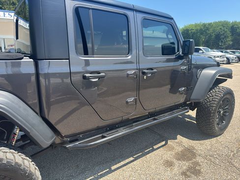 Used 2020 Jeep Gladiator Sport w/ Quick Order Package 24S AWD/4WD image 24
