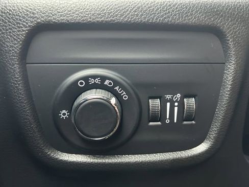 Used 2024 Jeep Grand Cherokee L Laredo image 29