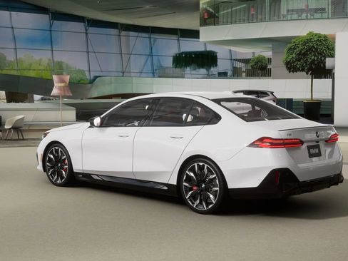 New 2026 BMW i5 image 2