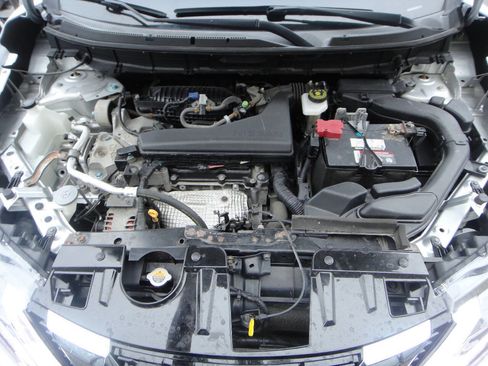 Used 2018 Nissan Rogue SV image 16