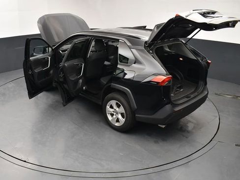Used 2021 Toyota RAV4 LE AWD/4WD image 28