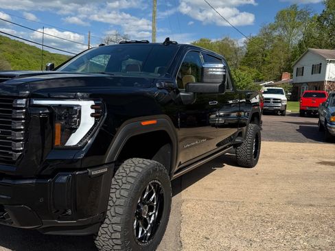 Used 2025 GMC Sierra 3500 Denali Ultimate AWD/4WD image 5