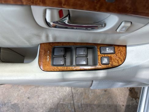 Used 2003 Lexus LS 430 RWD image 13