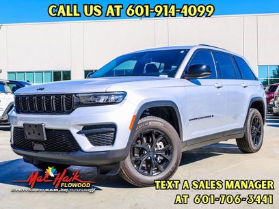 Used 2025 Jeep Grand Cherokee Altitude