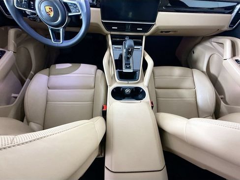 Used 2021 Porsche Cayenne AWD/4WD image 16