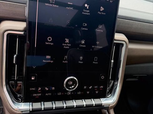 Used 2025 GMC Yukon Denali Ultimate AWD/4WD image 15