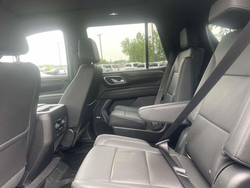 Used 2022 Chevrolet Tahoe LT w/ Luxury Package AWD/4WD image 3