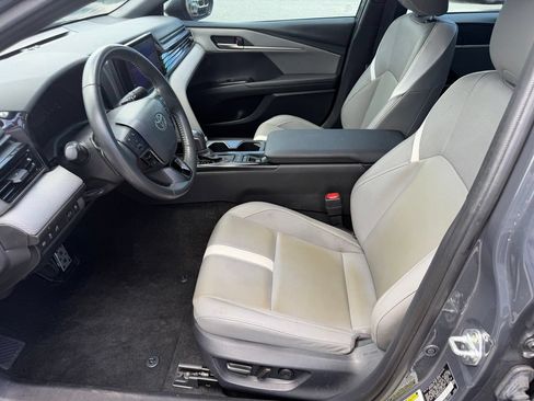 Used 2025 Toyota Camry SE FWD image 22