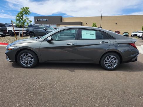 New 2026 Hyundai Elantra Hybrid FWD image 8