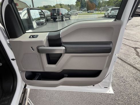Used 2017 Ford F150 XLT AWD/4WD image 30