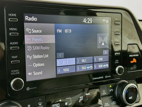 Used 2020 Toyota Highlander LE AWD/4WD image 17