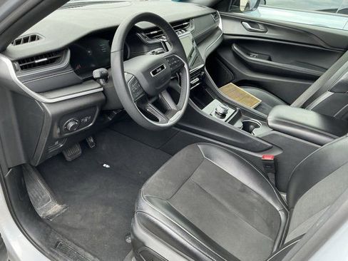 Used 2024 Jeep Grand Cherokee Altitude AWD/4WD image 14