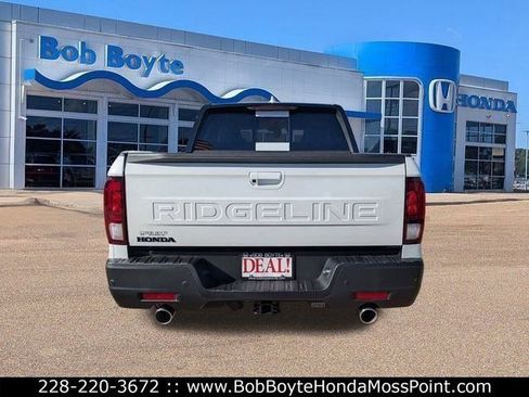New 2026 Honda Ridgeline Black Edition image 4