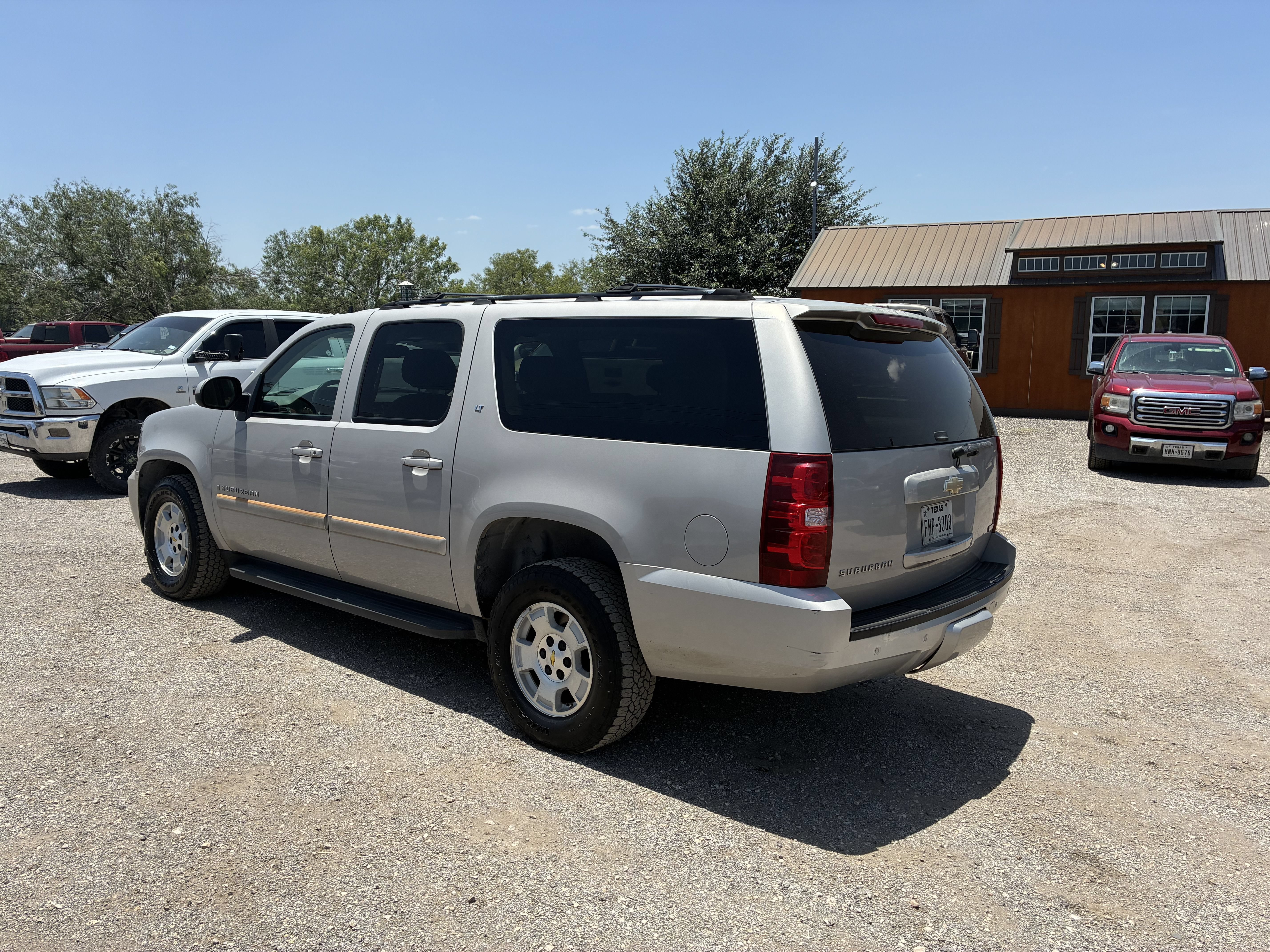 Used 2007 Chevrolet Suburban LT w/ LT Preferred Equipment Group AWD/4WD image 7