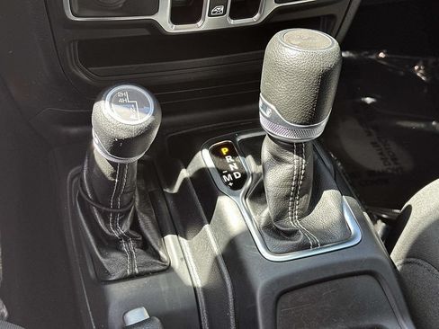 Used 2022 Jeep Wrangler Unlimited Sahara w/ Cold Weather Group AWD/4WD image 23