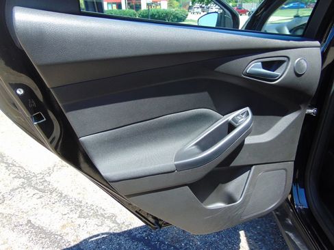 Used 2016 Ford Focus Titanium w/ Titanium Technology Package FWD image 25
