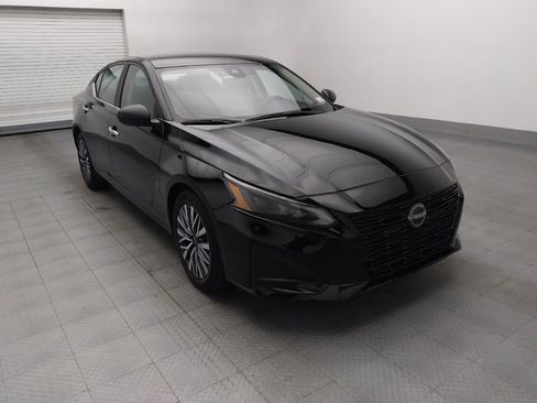 Used 2025 Nissan Altima 2.5 SV FWD image 13
