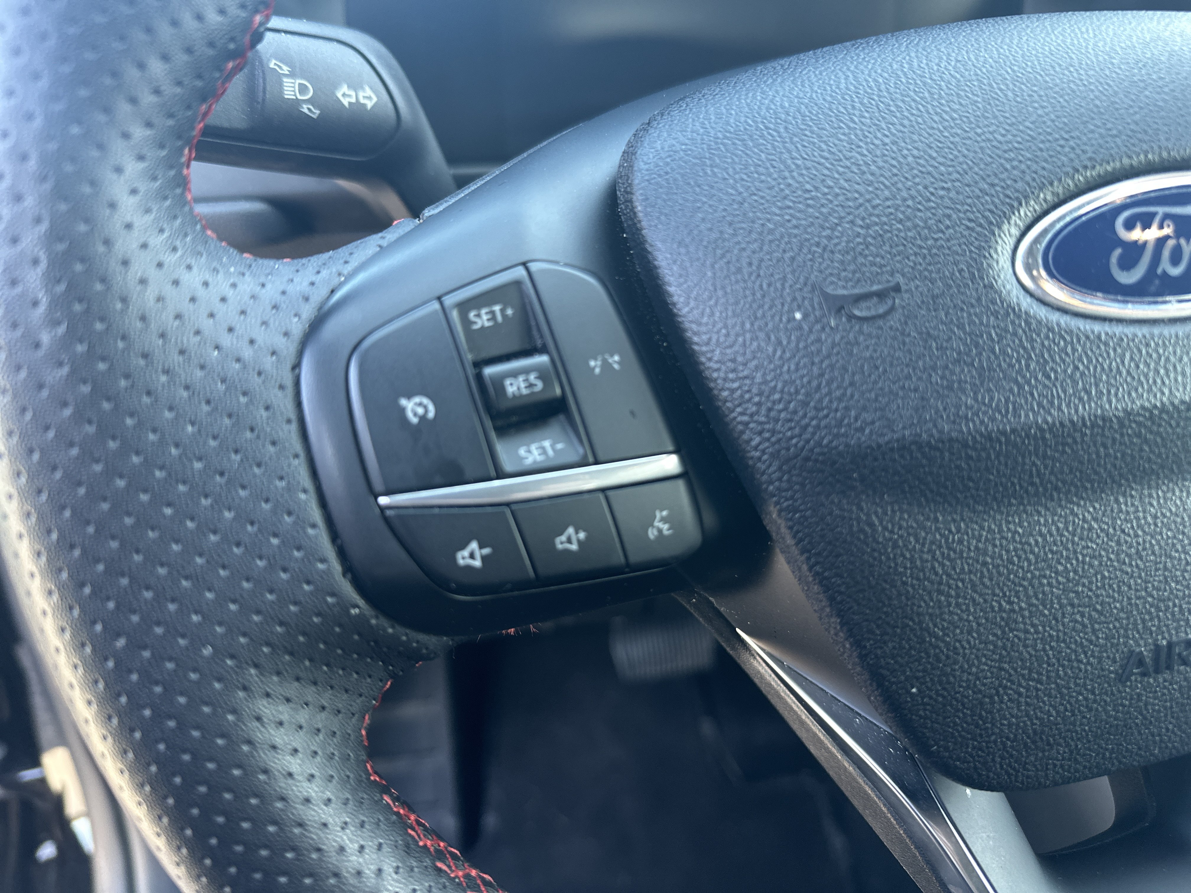 Used 2025 Ford Escape ST-Line Select AWD/4WD image 18