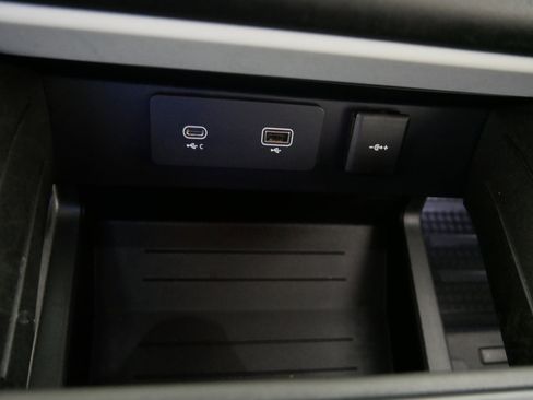 Used 2024 Land Rover Defender 110 X-Dynamic SE image 31