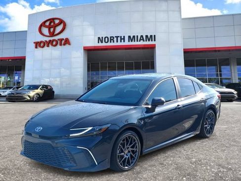 Used 2025 Toyota Camry XSE FWD image 2