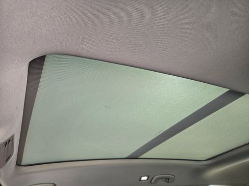 Used 2024 Volkswagen Atlas Peak Edition SE image 5