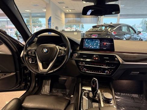 Used 2019 BMW 530i w/ Convenience Package RWD image 26