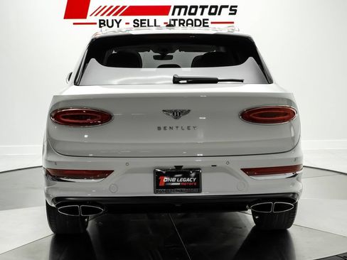 Used 2024 Bentley Bentayga AWD/4WD image 11