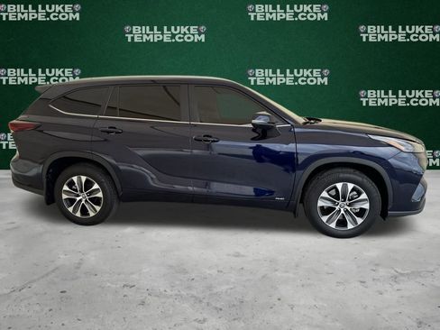 Used 2025 Toyota Highlander XLE image 4