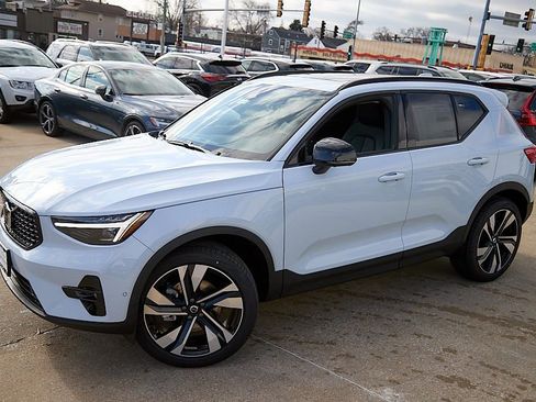 New 2026 Volvo XC40 B5 Ultra w/ Climate Package image 3
