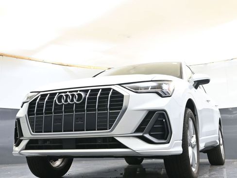 Used 2024 Audi Q3 2.0T Premium w/ Convenience Package image 29