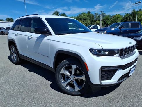 New 2026 Jeep Grand Cherokee Limited AWD/4WD image 2