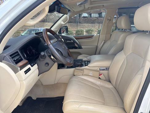 Used 2020 Lexus LX 570 4WD w/ Luxury Package image 7