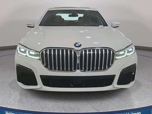 Used 2021 BMW 740i 740i w/ M Sport Package image 3