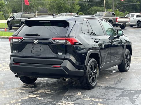 Used 2022 Toyota RAV4 XLE AWD/4WD image 7