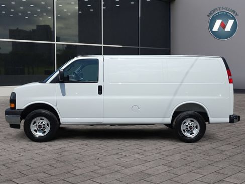 Used 2025 GMC Savana 2500 w/ Driver Convenience Package RWD image 2