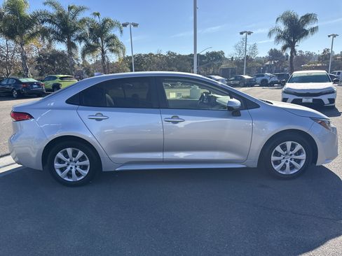 Used 2022 Toyota Corolla LE image 6