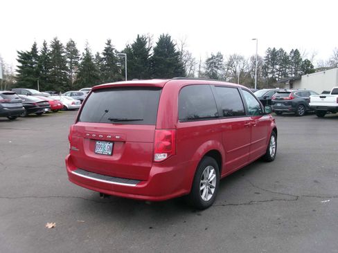 Used 2013 Dodge Grand Caravan SXT w/ UConnect Hands-Free Group image 5