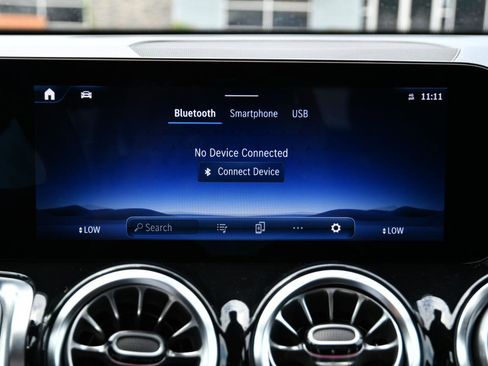 Used 2024 Mercedes-Benz GLB 250 image 25