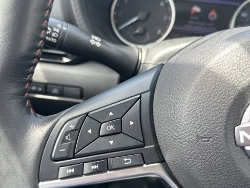 Used 2025 Nissan Sentra SR w/ SR Premium Package FWD image 16