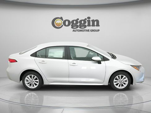 Used 2026 Toyota Corolla LE w/ LE Premium Package FWD image 21