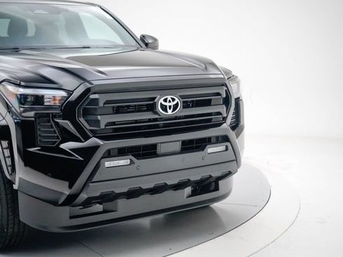 Used 2025 Toyota Tacoma SR5 AWD/4WD image 12